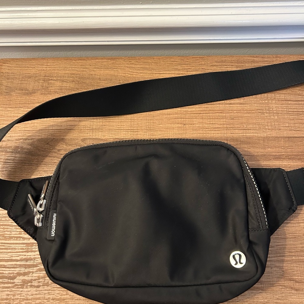 NWOT lululemon Everywhere Belt Bag Large 2L